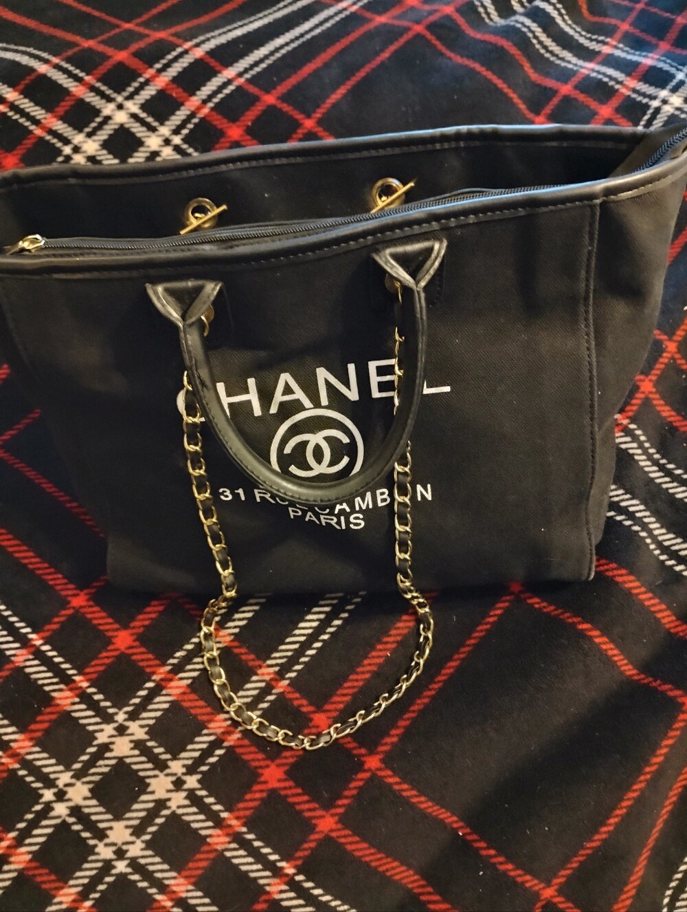 Women's Black And White CC Shoulder Bag